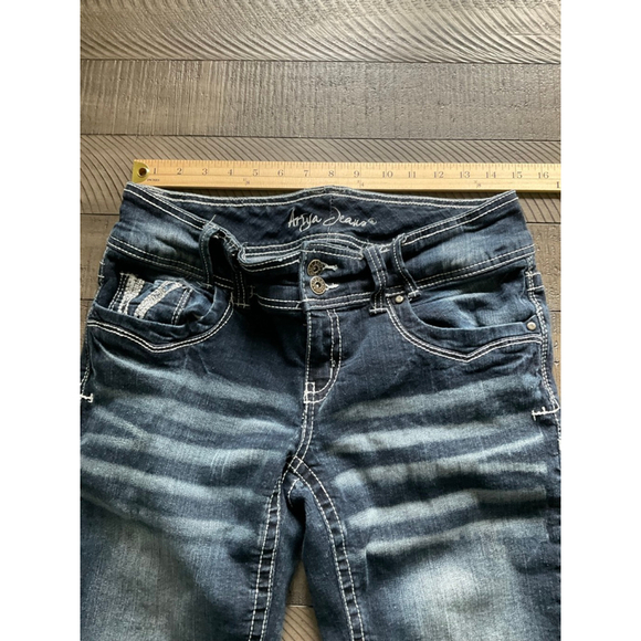 Ariya Jeans Women’s Bermuda Shorts Size 11/12 Dark Wash Denim Cuffed Embroidered - Picture 6 of 6